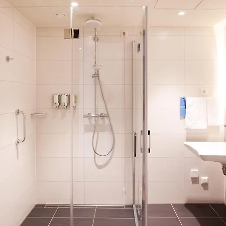 Otel Hampton By Hilton 3*