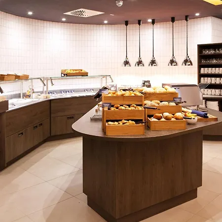 Hampton By Hilton 3*