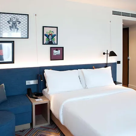 Hampton By Hilton ホテル