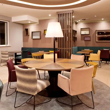 Hotel Hampton By Hilton Řezno
