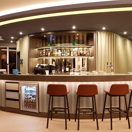 Hotell Hampton By Hilton 3*