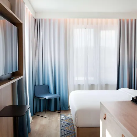 Hampton By Hilton Hotell 3*