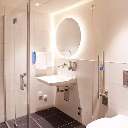 Hampton By Hilton Hotell 3*
