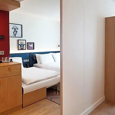 Hampton By Hilton Hotell 3*