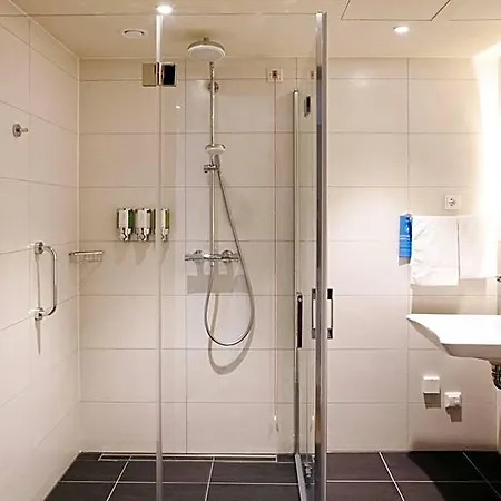 Hampton By Hilton Hotell 3*